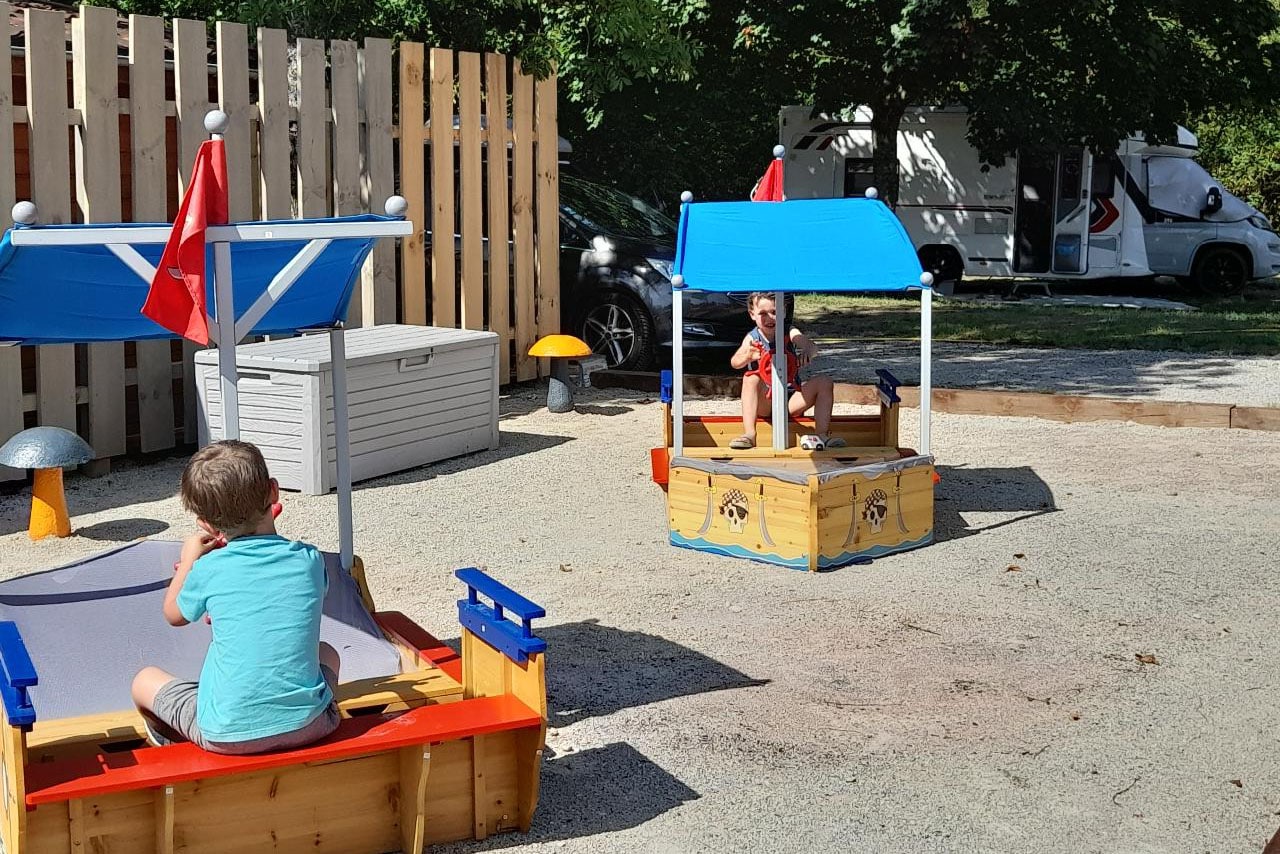 Camping L'île aux mille Charmes