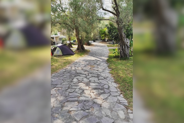 Kariotes Camping & Rooms