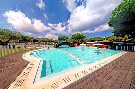 Camping Lacona Pineta