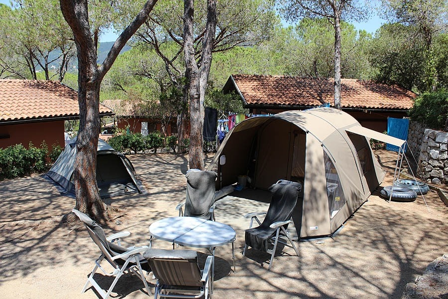 Camping Lacona Pineta
