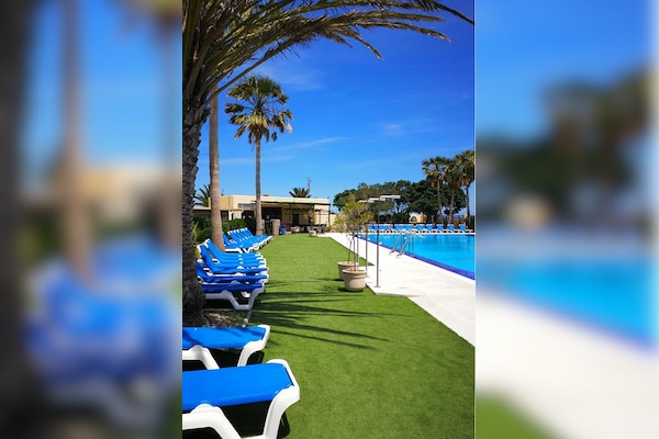 Camping Los Escullos