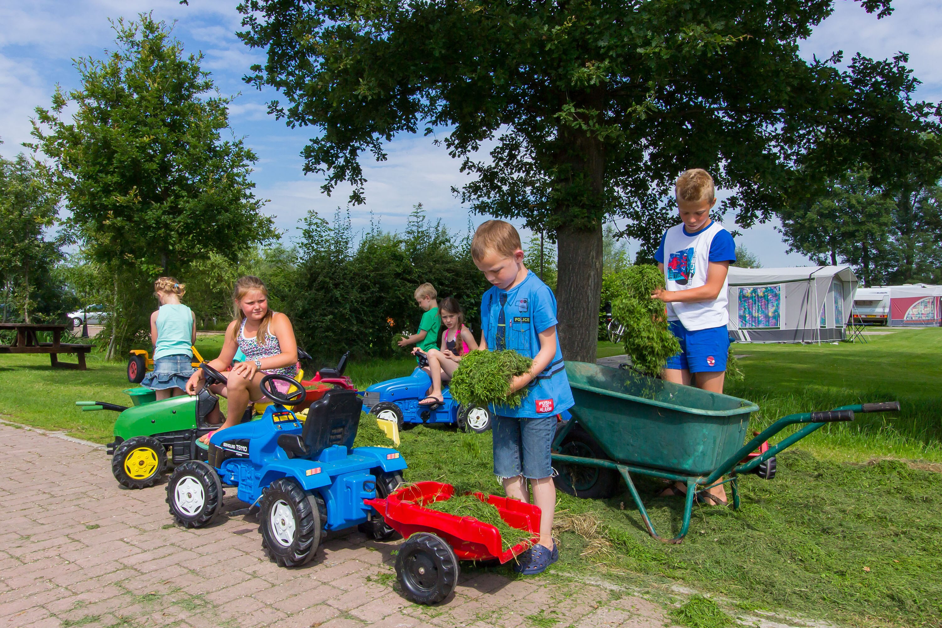 Recreatie- & Hertenboerderij De Weerd