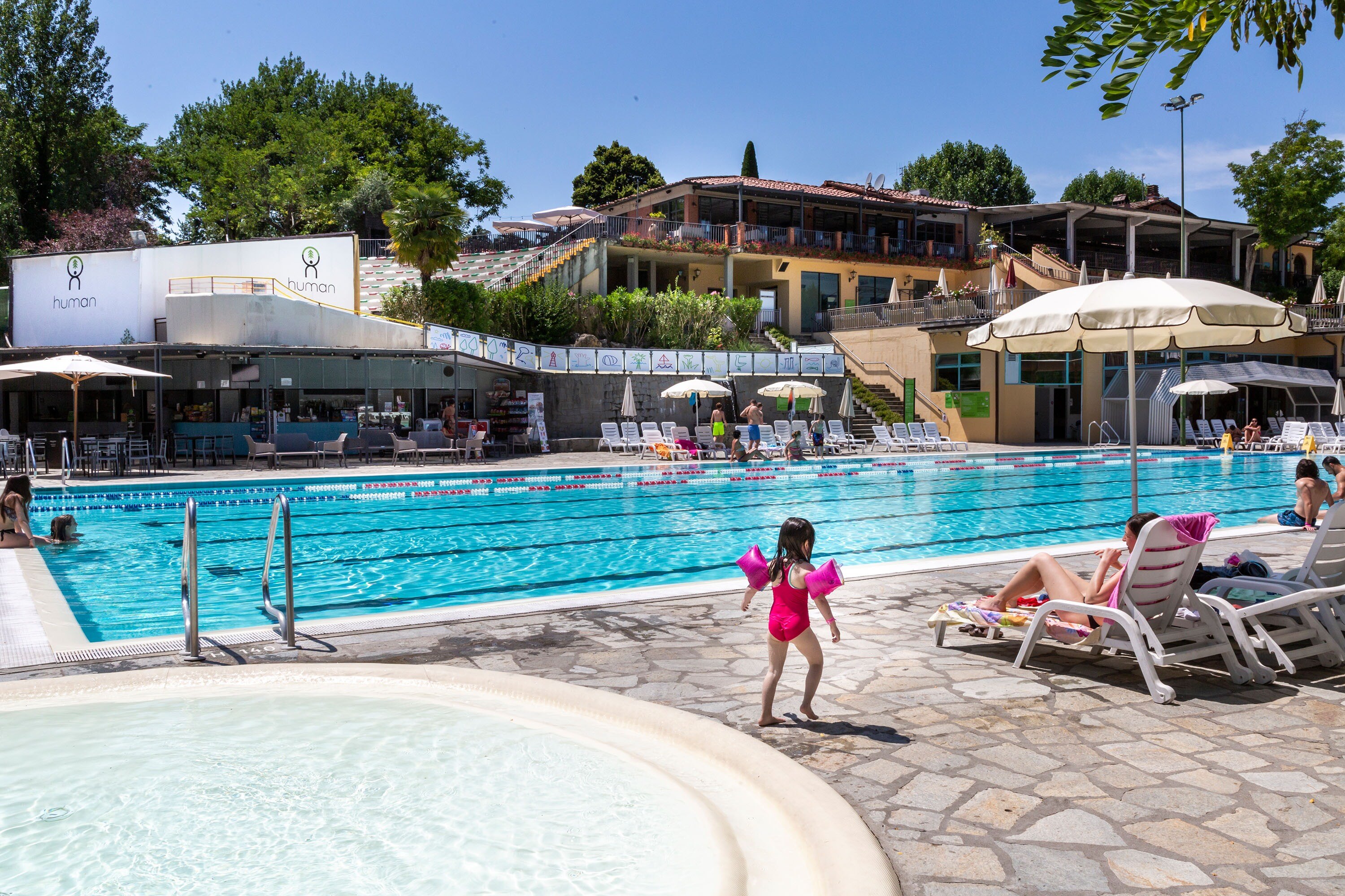 hu Norcenni Girasole Village