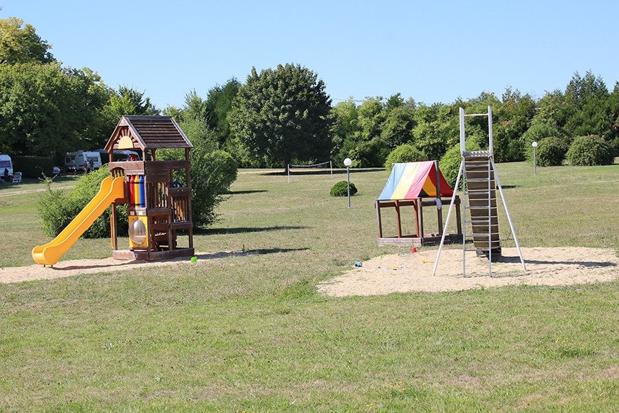 Camping Le Petit Trianon de Saint Ustre