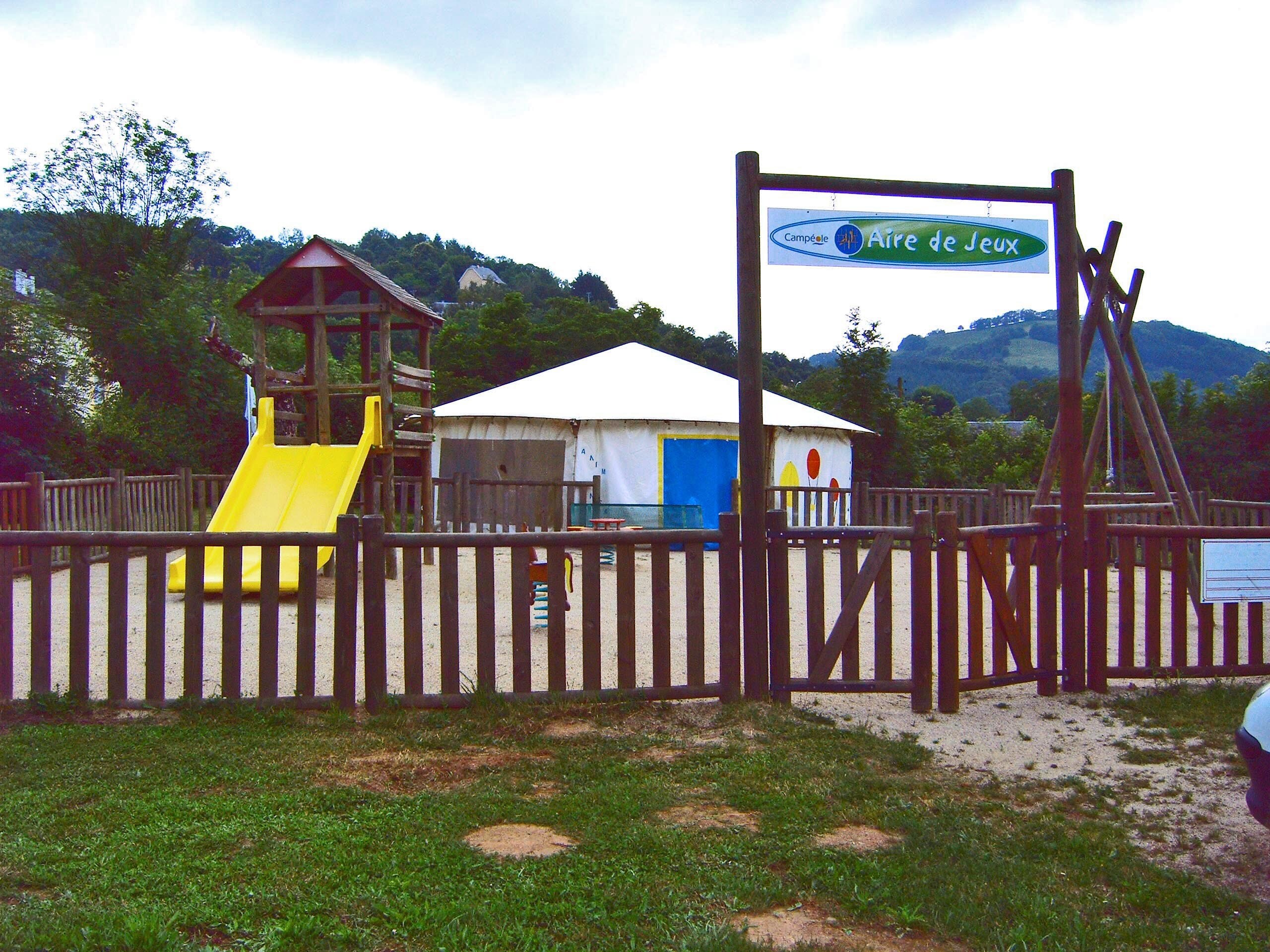 Camping Ushuaia villages Rives d'Olt et Aubrac