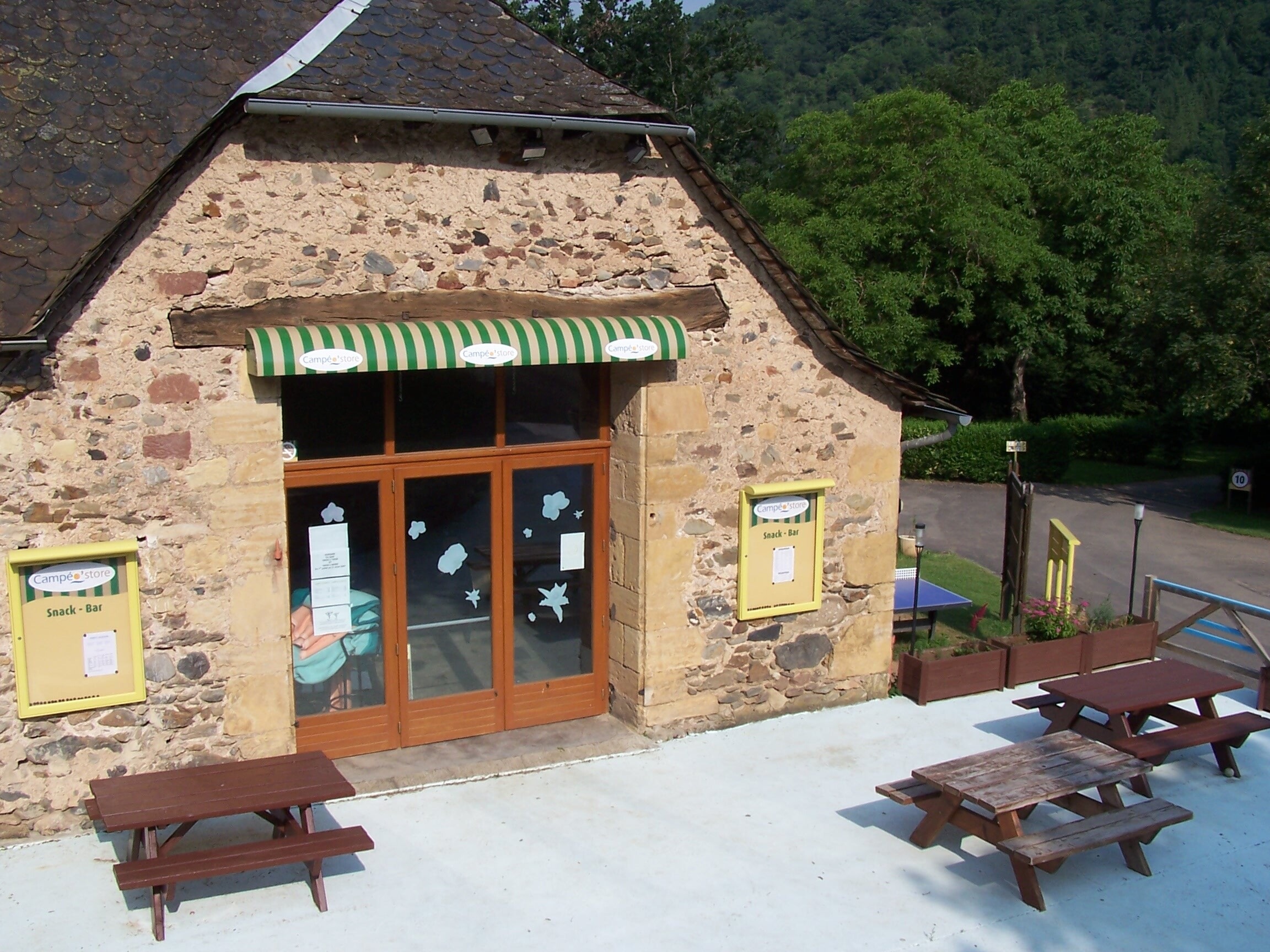 Camping Ushuaia villages Rives d'Olt et Aubrac