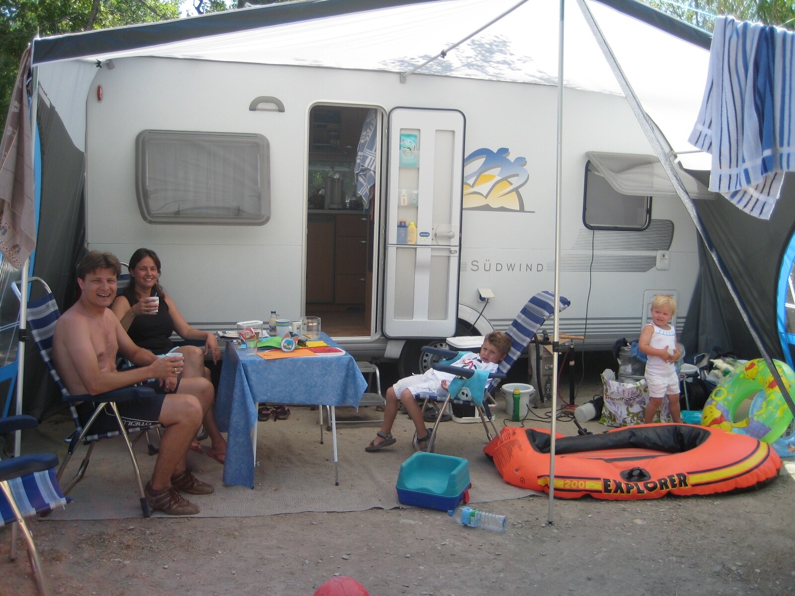 Flower Camping Les Rives de l'Aygues