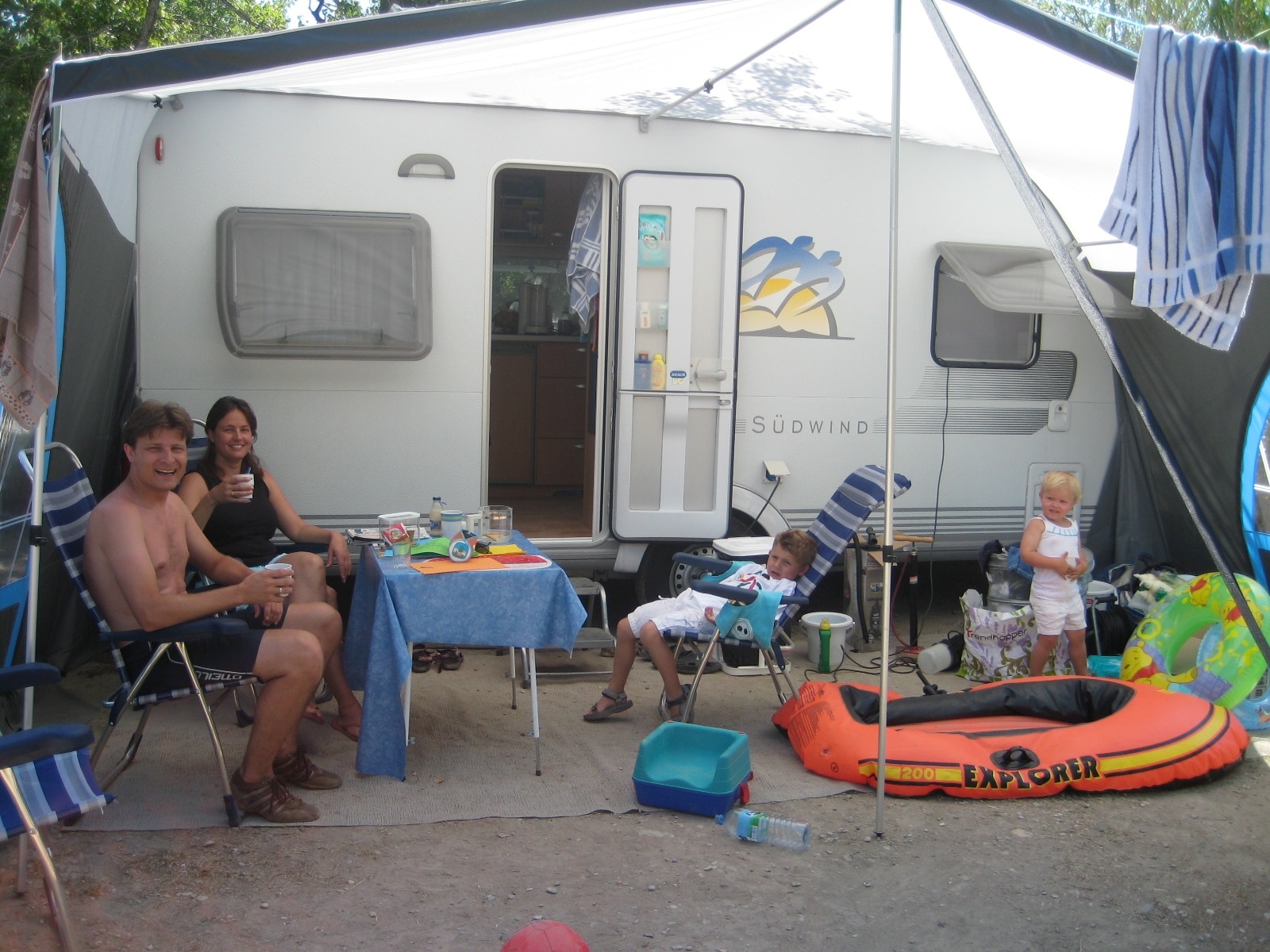 Flower Camping Les Rives de l'Aygues
