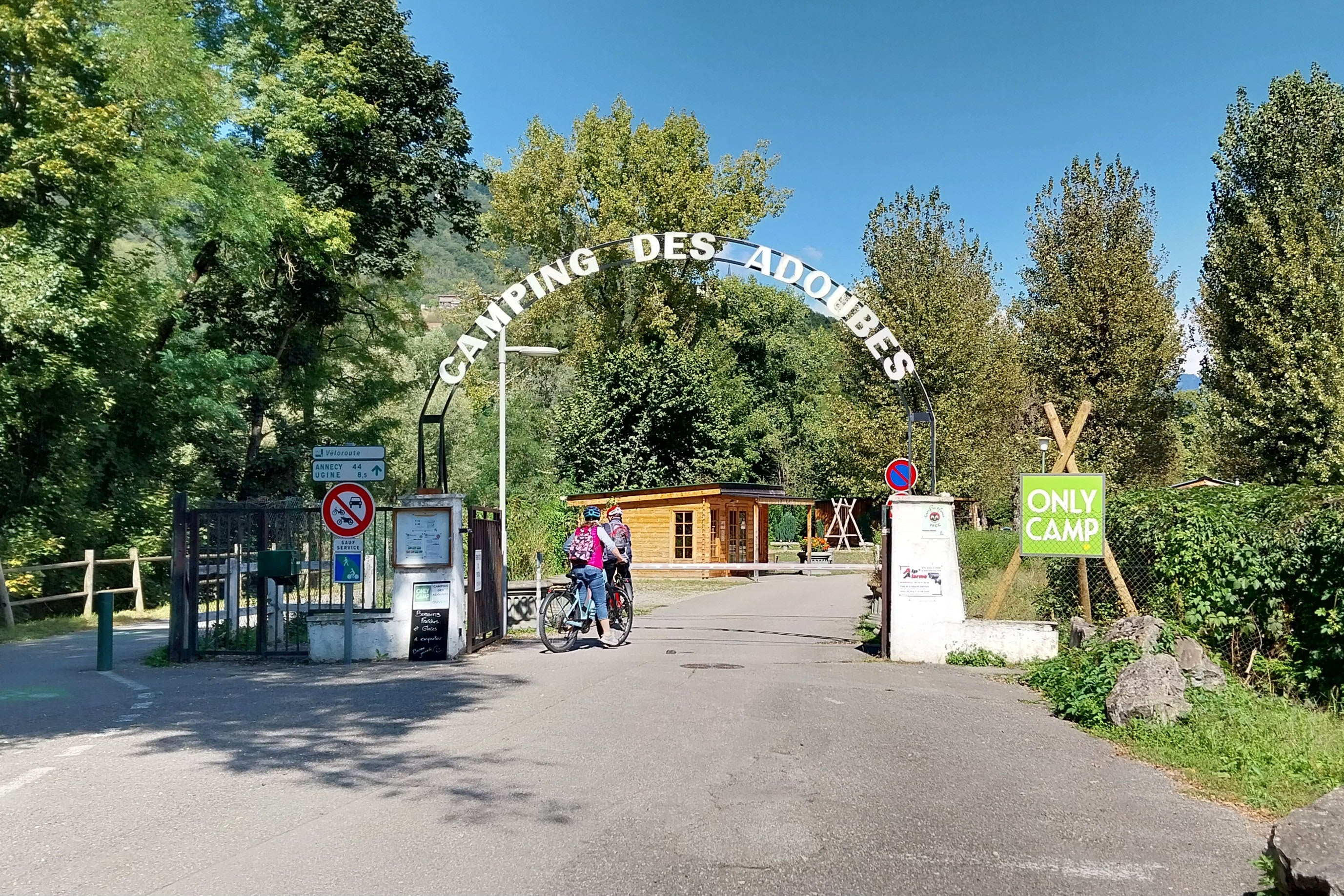 Camping Les Adoubes Onlycamp