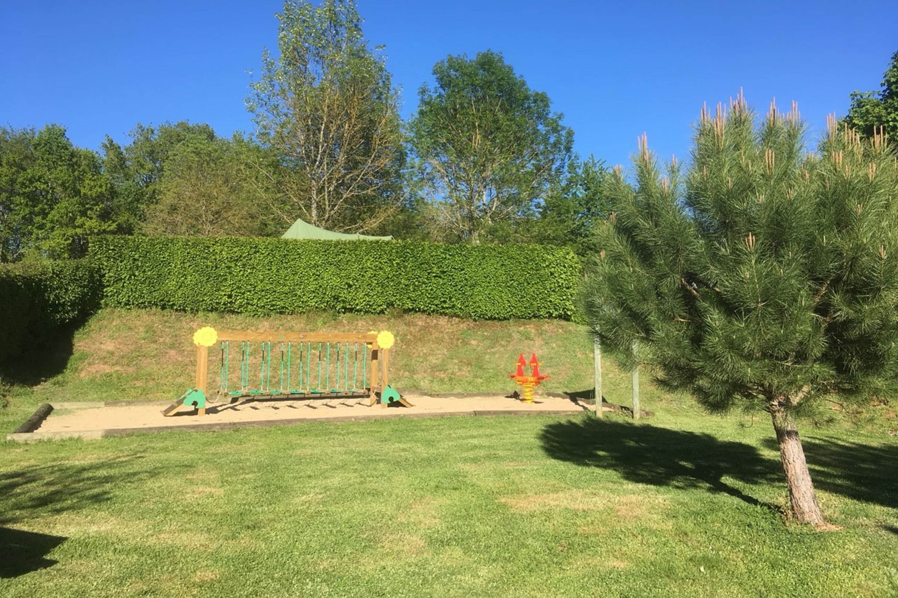 Flower Camping Le Val Vert en Berry